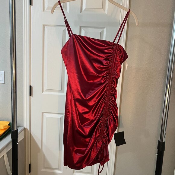 Elegant Red Ruched Satin Dress - Picture 1 of 3